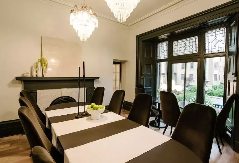 בית מלון כפרי Rosemount Inn