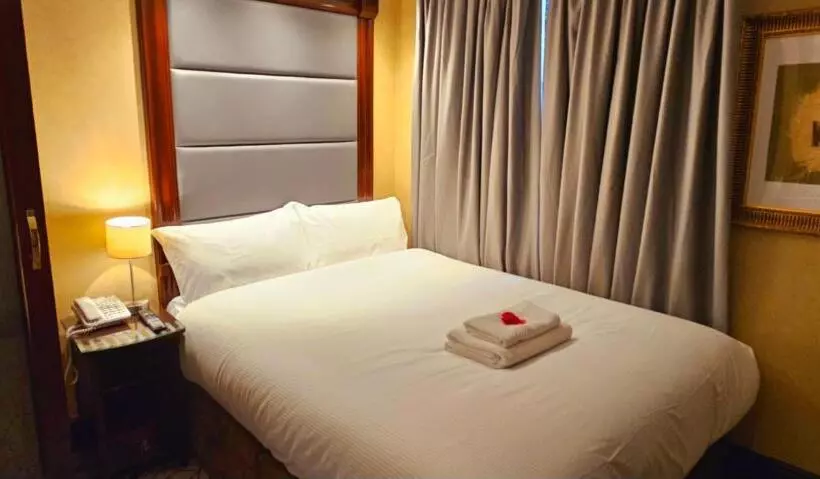 בית מלון כפרי Hyde Park International