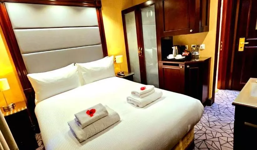 בית מלון כפרי Hyde Park International