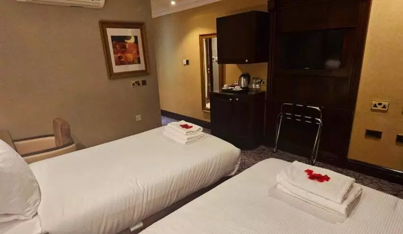 בית מלון כפרי Hyde Park International