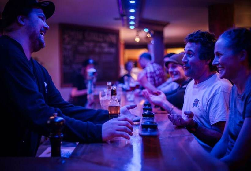 هتل Winston Lodge