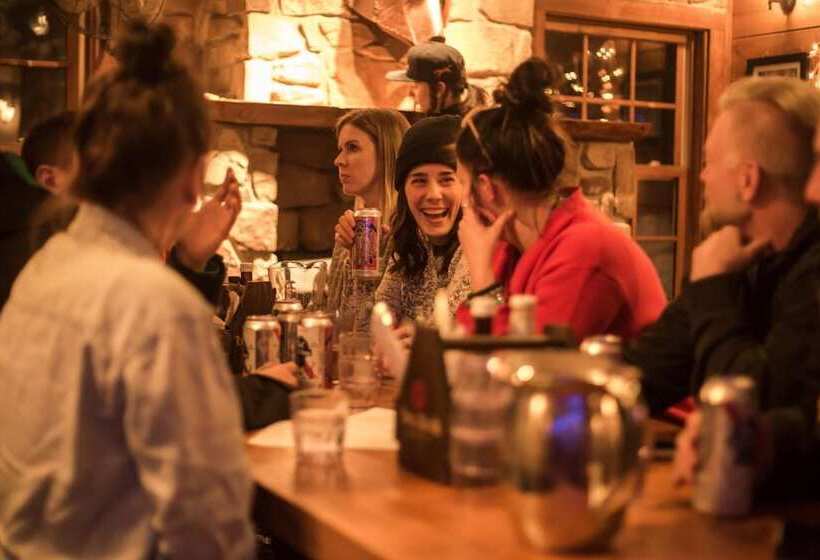 هتل Winston Lodge