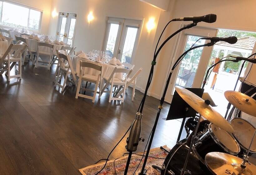 Rockwater Secret Cove Resort