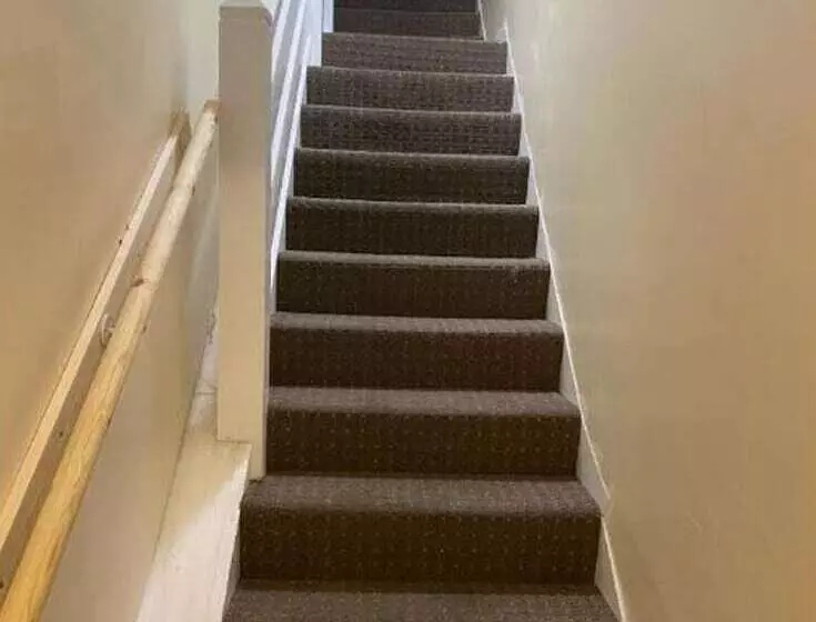 هتل Newport Lodge