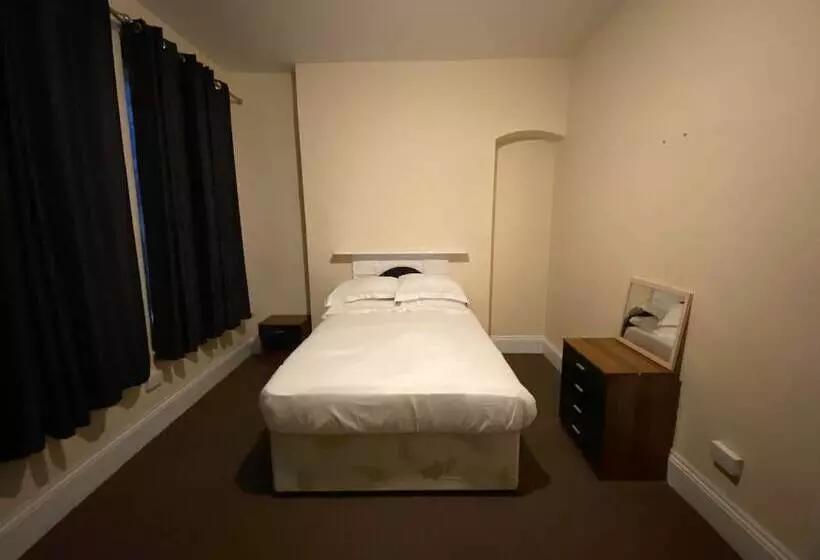 هتل Newport Lodge