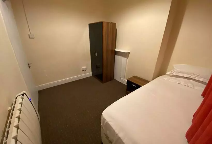 هتل Newport Lodge