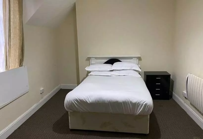 هتل Newport Lodge