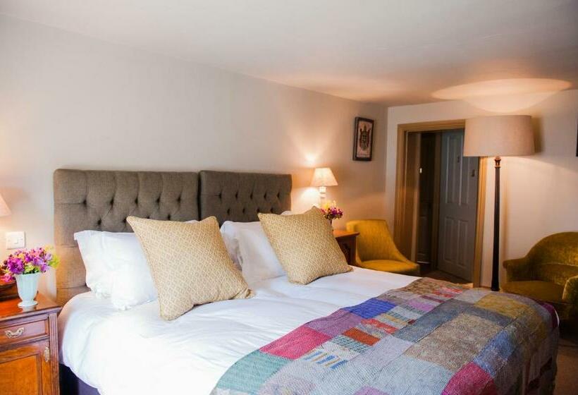 여관 The White Hart, Overton