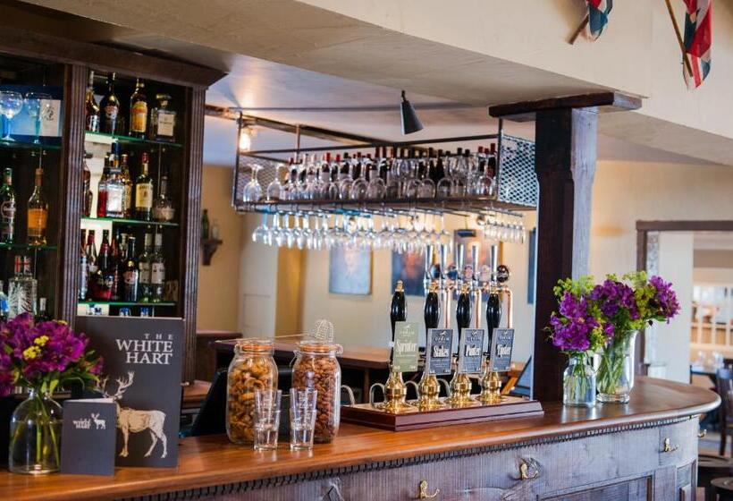 여관 The White Hart, Overton