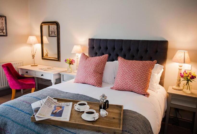 여관 The White Hart, Overton