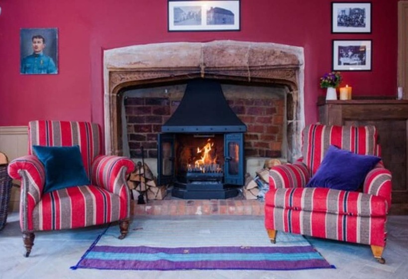 여관 The White Hart, Overton