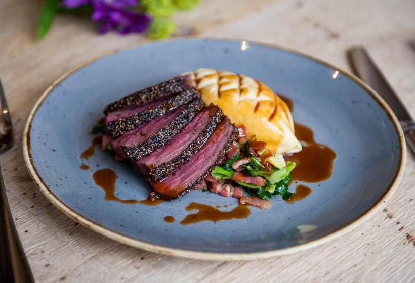 여관 The White Hart, Overton