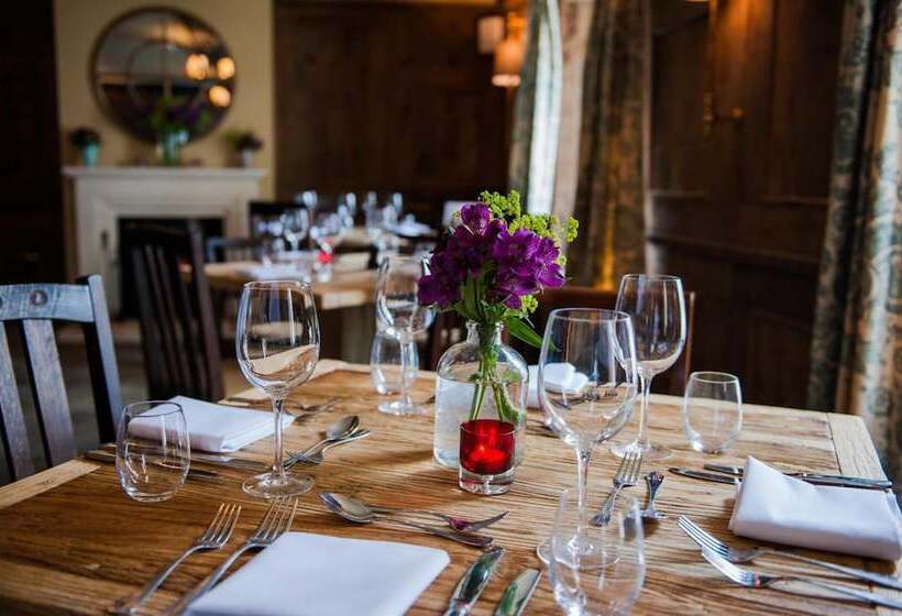 여관 The White Hart, Overton