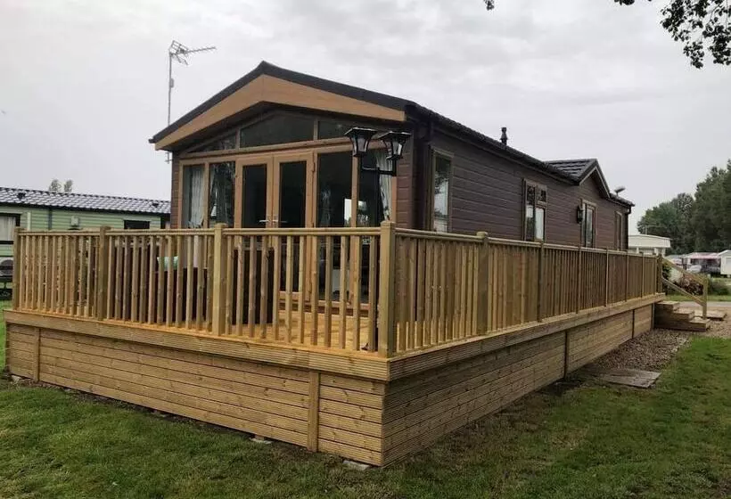 ホテル Beautiful And Tranquil Lakeside Lodge   Sleeps 5
