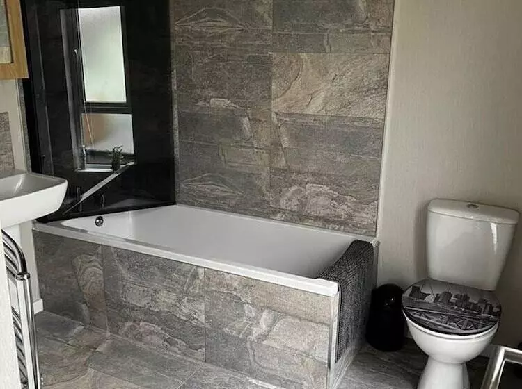 ホテル Beautiful And Tranquil Lakeside Lodge   Sleeps 5