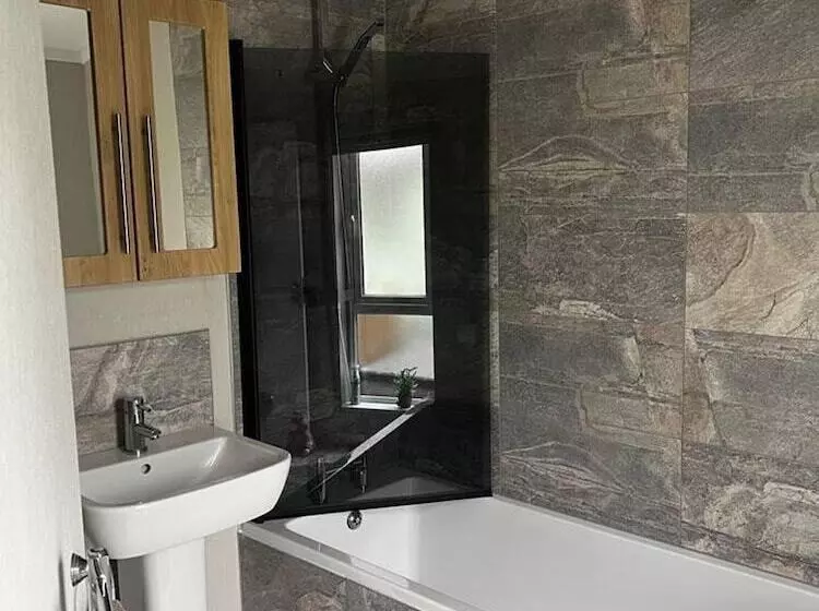 ホテル Beautiful And Tranquil Lakeside Lodge   Sleeps 5