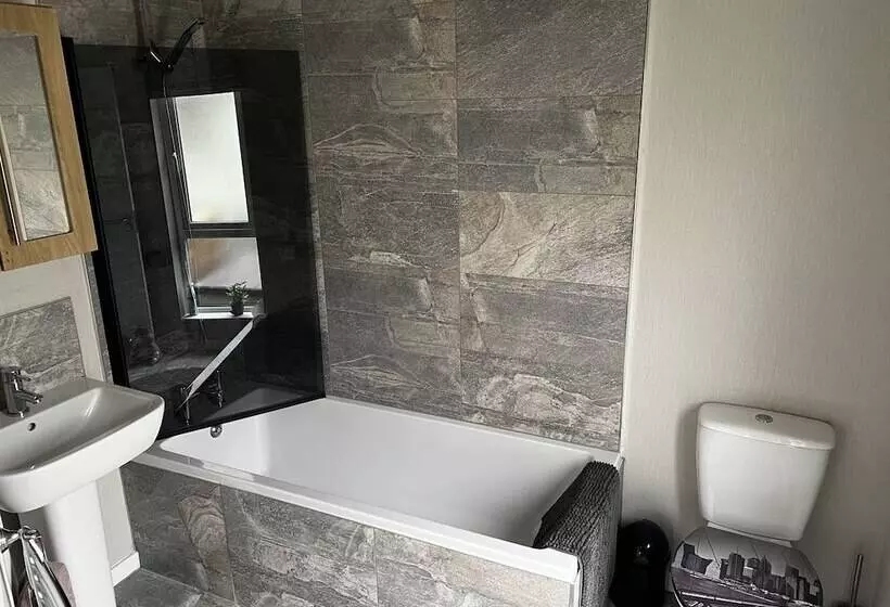 ホテル Beautiful And Tranquil Lakeside Lodge   Sleeps 5