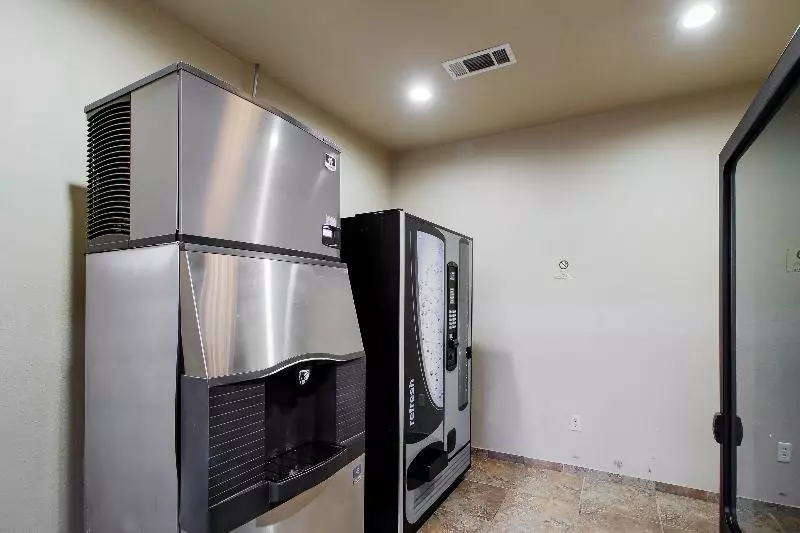 ホテル Oyo Pinewood Inn & Suites Silsbee