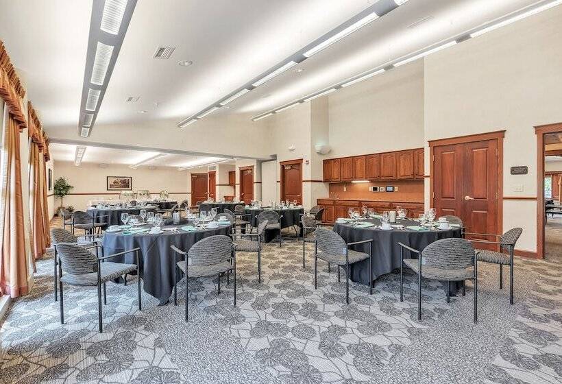 Отель The Inn At Ohio Northern University