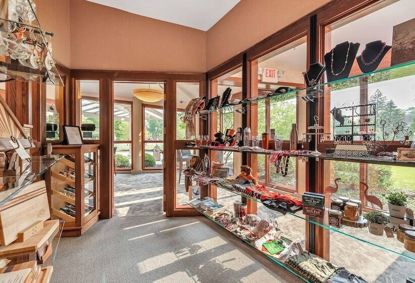 Отель The Inn At Ohio Northern University