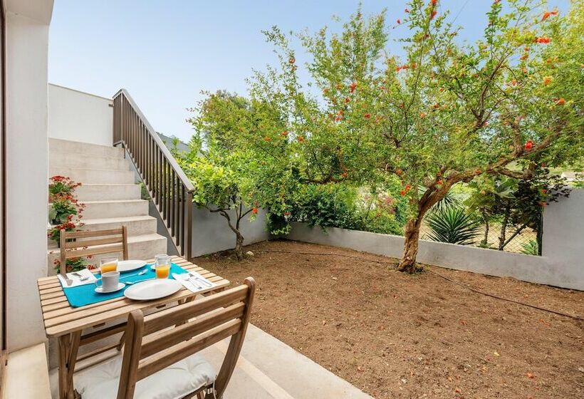 هتل روستایی Sa Llimonera  Charming Town House With Patio And Garden Free Wifi