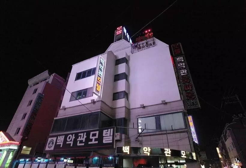 هتل Seosan White House