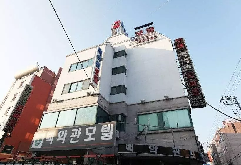 هتل Seosan White House