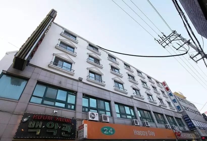 هتل Seosan White House