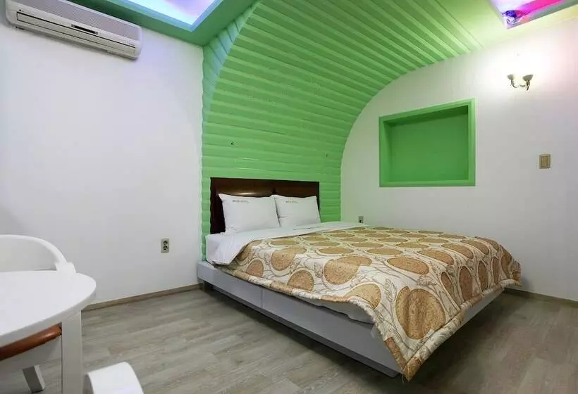 هتل Seosan White House