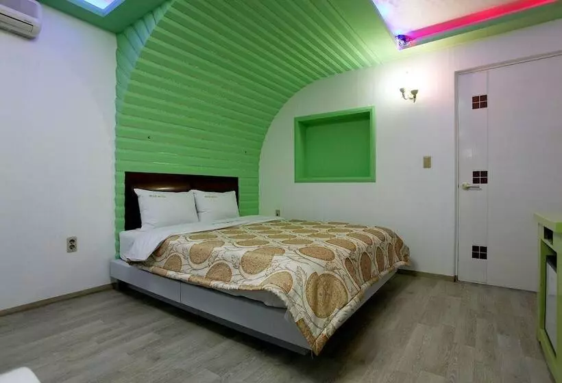 هتل Seosan White House