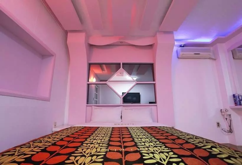 هتل Seosan White House