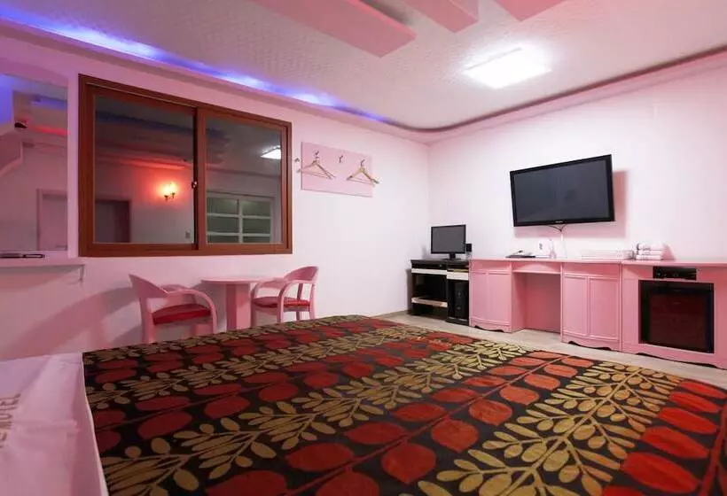 هتل Seosan White House