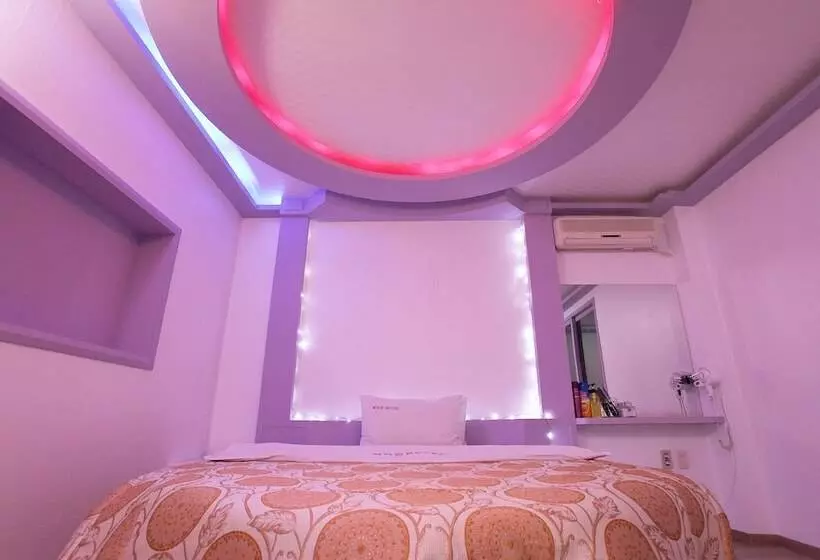 هتل Seosan White House