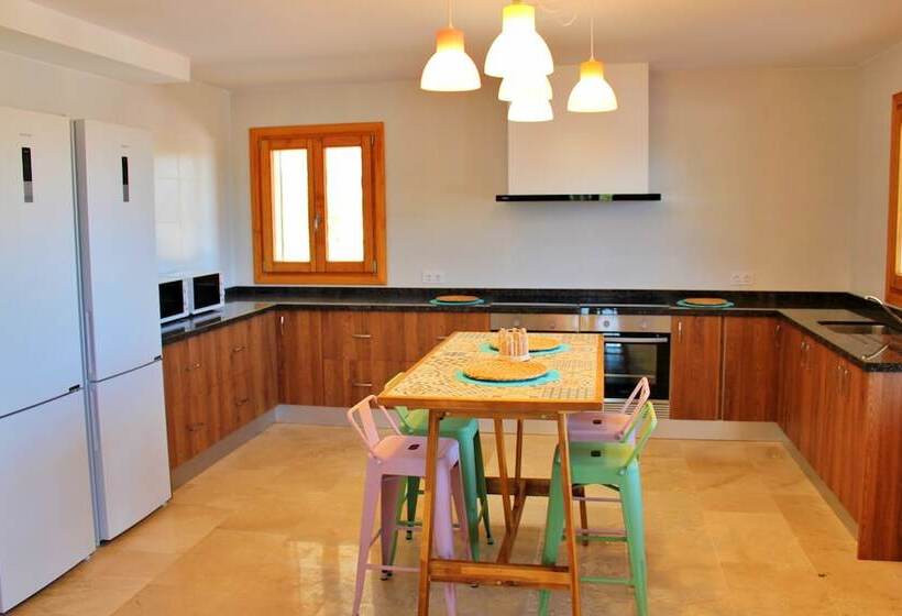 تختخواب و صبحانه Villas Ca N Matxa