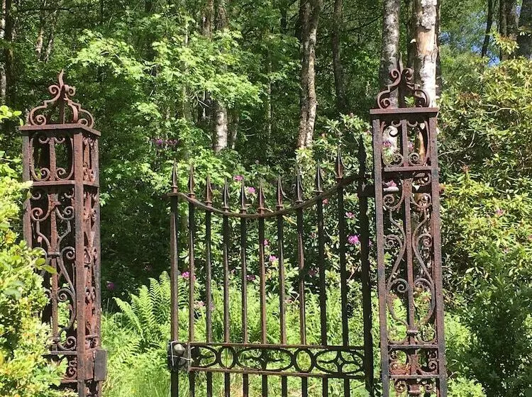 Cosy Woodland Off Grid Shepherds Hut   Hazel