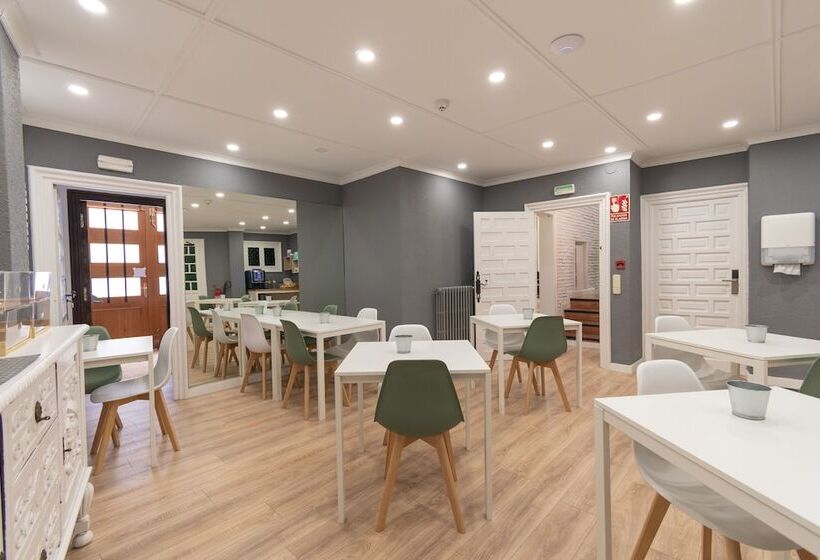 هتل Alda Centro Pamplona