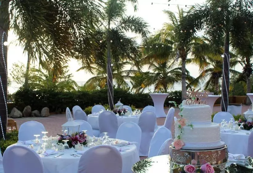 Hotelli Aruba Surfside Marina