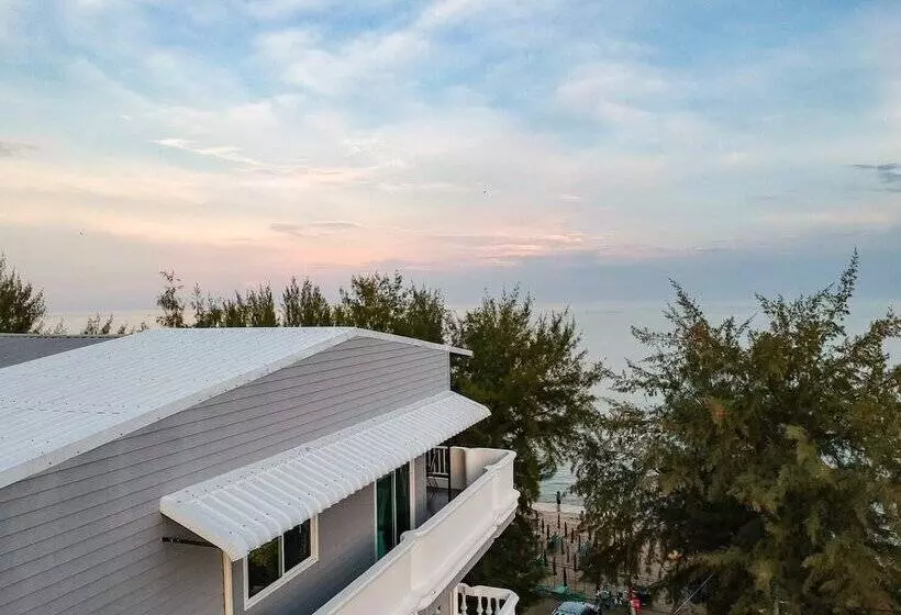 ホテル The Beach Cha Am Suites