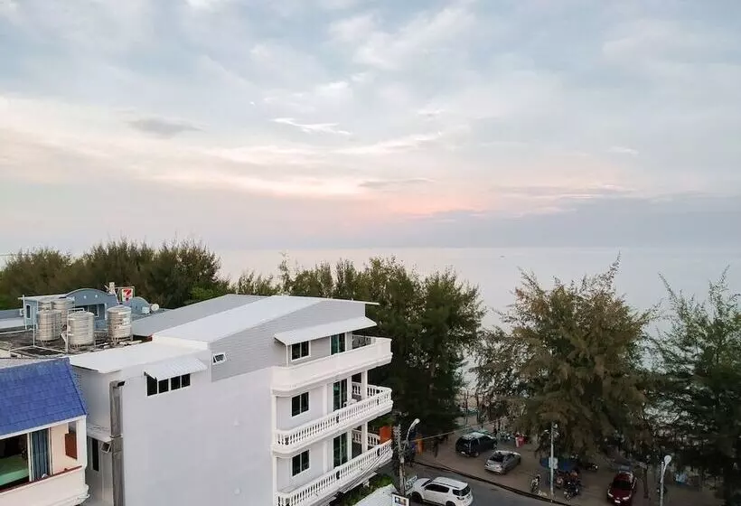 ホテル The Beach Cha Am Suites
