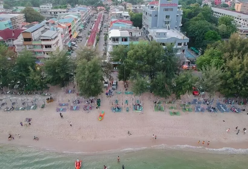 ホテル The Beach Cha Am Suites