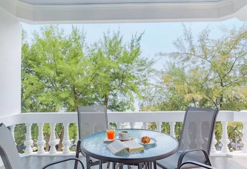 ホテル The Beach Cha Am Suites