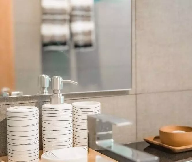 ホテル The Beach Cha Am Suites