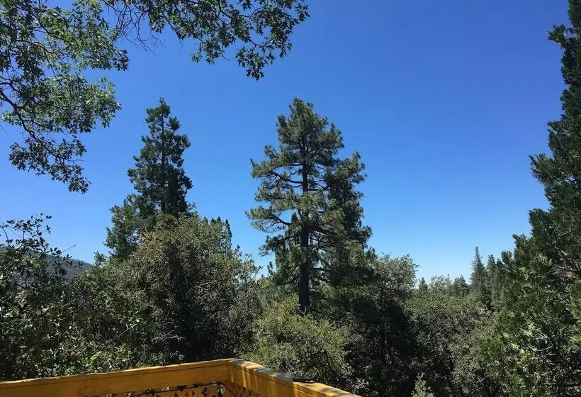 Aamiaismajoitus (B&B) Idyllwild Bunkhouse