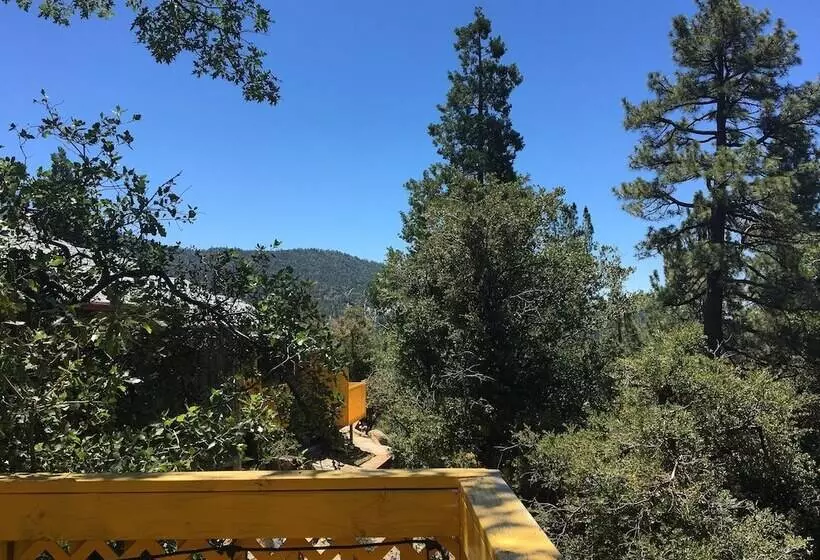 Aamiaismajoitus (B&B) Idyllwild Bunkhouse