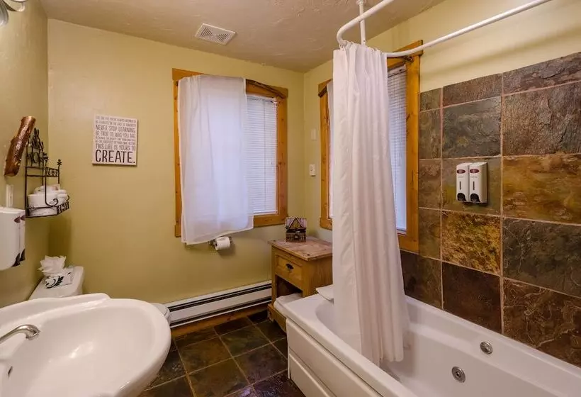 Aamiaismajoitus (B&B) Idyllwild Bunkhouse