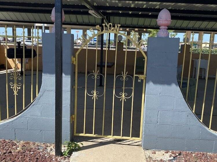 Motel Executive Inn And Suites