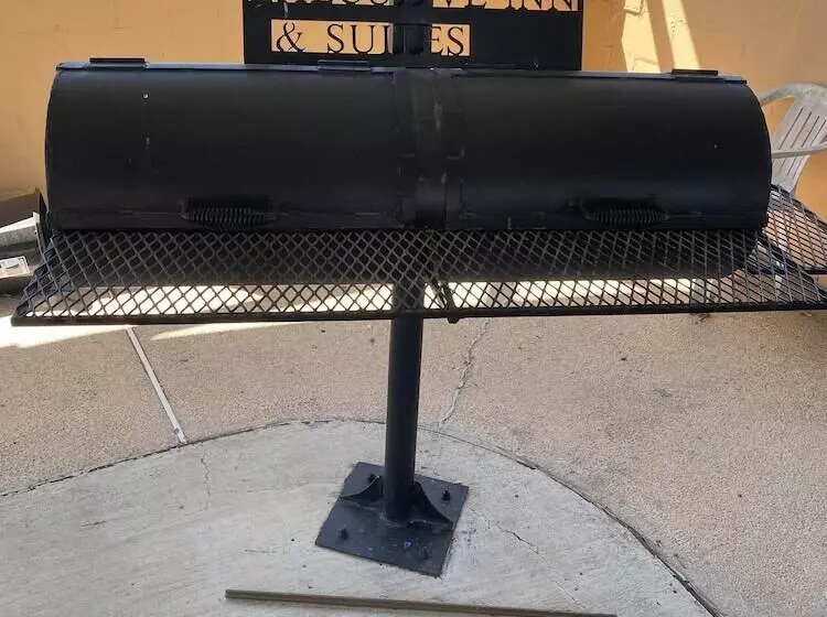 مُتل Executive Inn And Suites