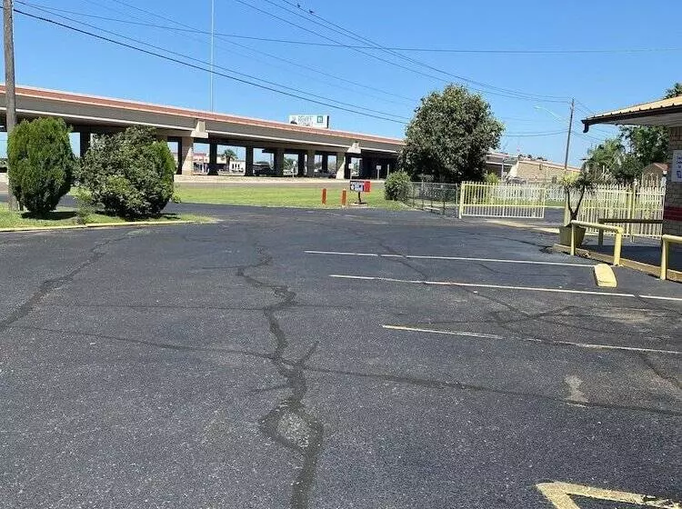 مُتل Executive Inn And Suites