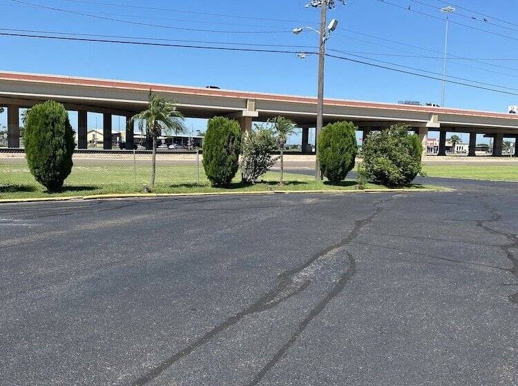 Motel Executive Inn And Suites