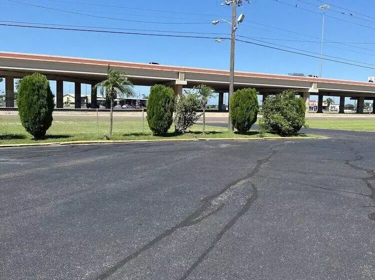 مُتل Executive Inn And Suites